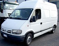 Nissan Interstar (1999–2003), με υψηλή οροφή, μεσαίου μεταξονίου βαν