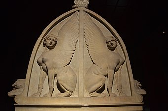 Sphinx sur le sarcophage lycien de Sidon (430–420 avant notre ère).