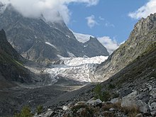 Vue de la vallée du glacier de Tchaladi en Svanétie