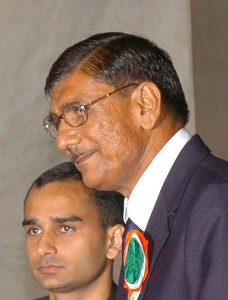 File:Dronacharya Award-2006 to Shri R.D. Singh for Athlete, in New Delhi on August 29, 2007 (cropped).jpg