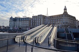 Fietsenstalling voor Station Amsterdam Centraal; entree vanaf de Prins Hendrikkade