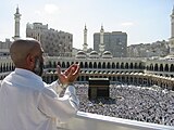 Peregrinator in Masjid al-Haram supplicat