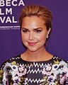 Arielle Kebbel interpreta Lexi Branson.