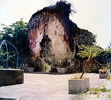 Chiesa di San Giacomo Apostolo Maggiore poco prima la sua demolizione, negli anni '80.