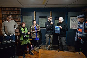 Remise du Prix Tournesol à Laurent Bonneau par le jury.