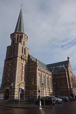 Het Kerkplein is vernoemd naar een van de voorgangers van de huidige Grote Kerk