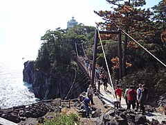 門脇吊橋 後ろに門脇埼灯台