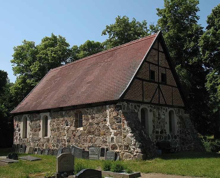 File:Lenzen Mellen church.jpg