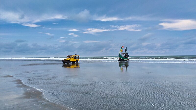 File:Pulling boat from sea.jpg