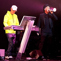 Pet Shop Boys esiintymässä Bostonissa vuonna 2006.