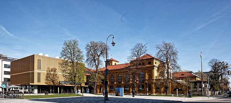 File:10.04.2023 MUC-FotoTour Lenbachhaus 01.jpg