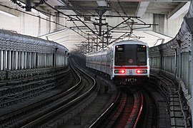 201604 An AC01 train drives under the gonghexin bridge.JPG