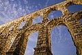 Vue de l'aqueduc depuis le sol.