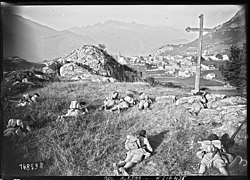 Soldats du 159e RIA en manœuvres devant Aussois (Maurienne) le 1er septembre 1930.