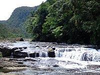 Kampire-no-taki: Een deel van de Kampire-waterval aan de rivier de Urauchi.