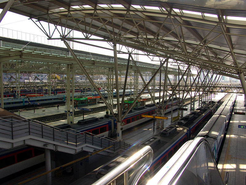 File:Seoul Station Train Tracks.jpg