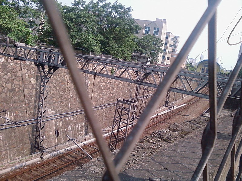 File:Overhead Lines near Kengkou Station, Line 1, Guangzhou Metro.JPG