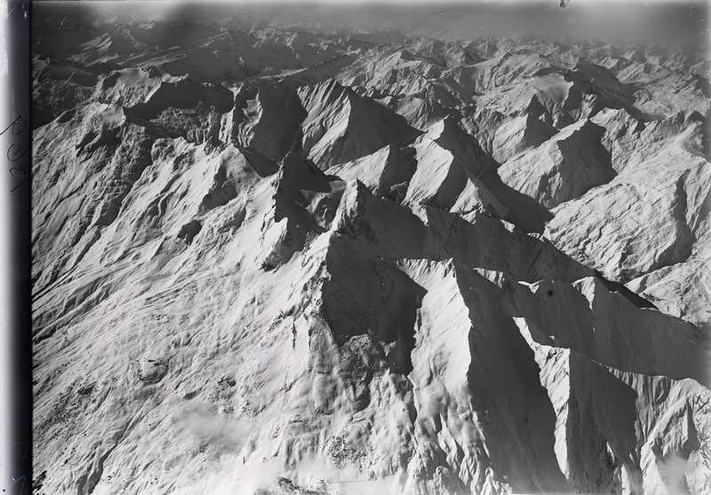 File:ETH-BIB-Piz Aul, Piz Terri, Piz Medel, Medelsergruppe v. N. O. aus 4000 m-Inlandflüge-LBS MH01-001369.tif