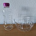 Deutsch: Trinkflasche und Backform aus Glas, Haushaltsartikel aus Jenaer Glas, 2023 English: examples of products made of Jenaer Glas