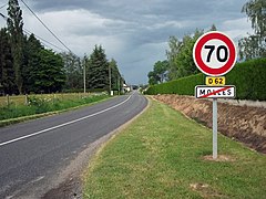 70 km/h sur un panneau EB20 de sortie d'agglomération, Molles, Allier.