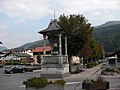 Figuraler Tabernakel Bildstock für den hl. Johannes Nepomuk auf dem Hauptplatz von Sillian in Osttirol (Österreich).