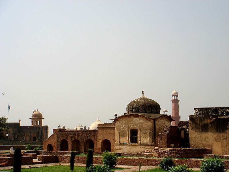 File:Khangah Lahore Fort.jpg