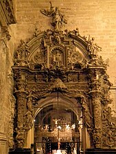 Portada barroca de la capilla del Santo Cristo de los Milagros