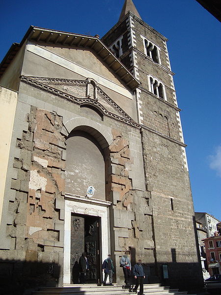 File:Entrée cathédrale Sant'Agapito.JPG