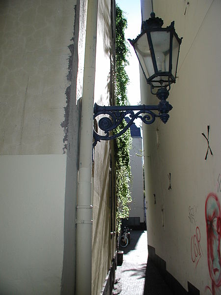 File:Koeln-Altstadt-Grafitti-PIC00035.JPG