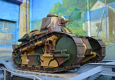 Tanc Renault FT-17 în Musée des Blindés, Franța.