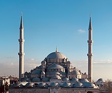 Saldırıların hedefi olarak belirlendiği öne sürülen Anıtkabir (üstte) ile Fatih Camii