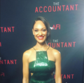 Cynthia Addai-Robinson interpreta Aja.