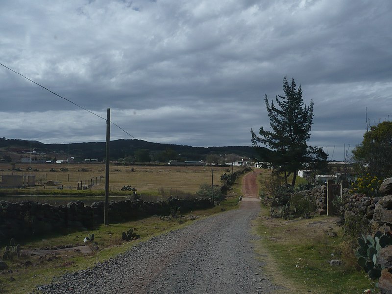 File:Camino a San Sebastian de Juarez a 600 mts. del Centro San Juan Acazuchitlán - panoramio.jpg