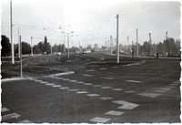 Knoten Friedrich-Ebert-Str. (links) / Wilhelm-Külz-Str. (rechts) / Lange Brücke (geradeaus) 1962, vor Installation der vorgesehenen Ampeln