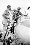 1958年10月12日，美國國防部長麥可羅伊前往桃園空軍基地視察美國空軍駐台的第83戰鬥攔截機中隊的F-104星式戰鬥機[41]。