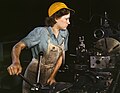 テキサス州フォートワースの航空機工場で働く女性工員（1942年10月）