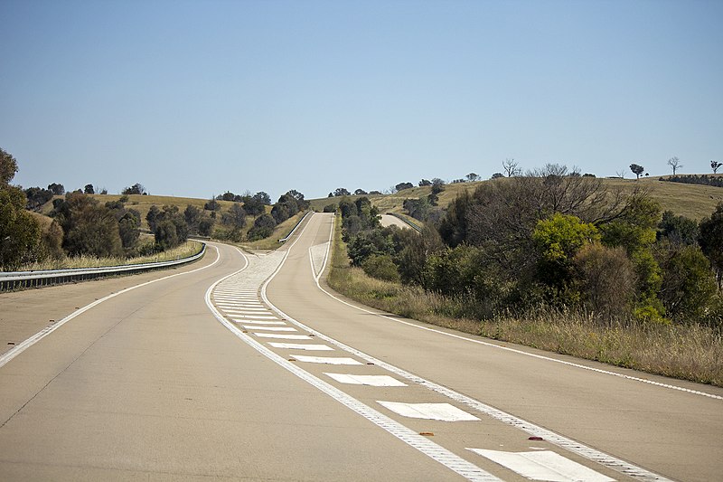 File:Barton Highway exit on to the Hume Highway.jpg