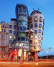 Frank Gehry, Dancing House, 1996