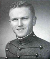 Portrait en noir et blanc de Frank Borman en uniforme de cadet de West Point.