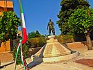 Il nuovo monumento ai caduti, costruito nel 2013.