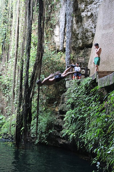 File:Cenote Ik Kil, Yucatan, Dec 2011 - 07.jpg