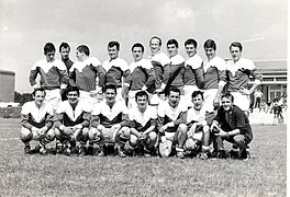 Équipe de rugby de la promotion T66, photo prise lors du tournoi inter promotions de l'école au printemps 1966