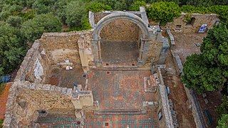 Ruderi del Convento dei Frati Minori Osservanti, detto anche convento dei “Cento Archi”.jpg