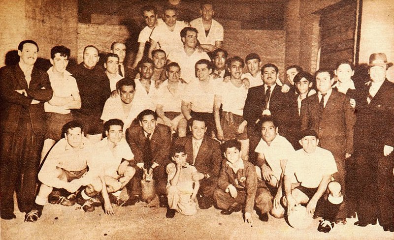 File:Viejos cracks de Colo-Colo, Estadio, 1944-02-11 (63).jpg