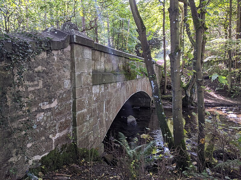 File:Nethermill Bridge, Hopetoun House taken from the side.jpg