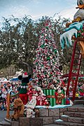 A Christmas Fantasy Parade (35274541110).jpg