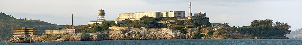 Panoramo pri insulo Alcatraz.