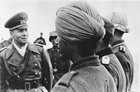 Bundesarchiv Bild 183-J16796, Rommel mit Soldaten der Legion "Freies Indien".jpg