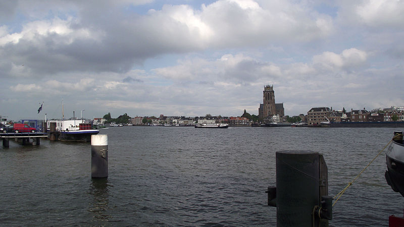 File:Dordrecht gezien vanaf Zwijndrecht II.jpg