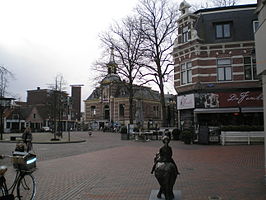 De Kerkstraat met aan het eind de Kerkbrink en de Grote Kerk